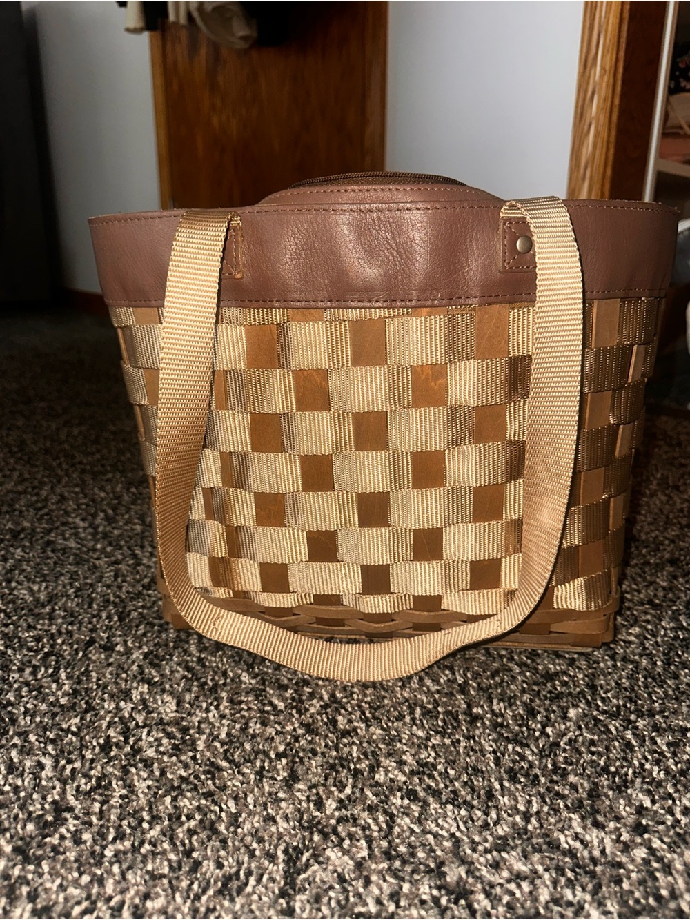 longaberger medium sized to-go tote brown basket/bag